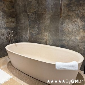 Suite haut de gamme d'un appartement hôtel 5 étoiles à Sainte-Maxime pour un séjour de luxe près de Saint-Tropez.